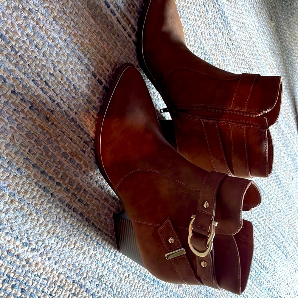 NWOT GBG Guess boots. Never worn, I have a wide foot and these are too narrow.